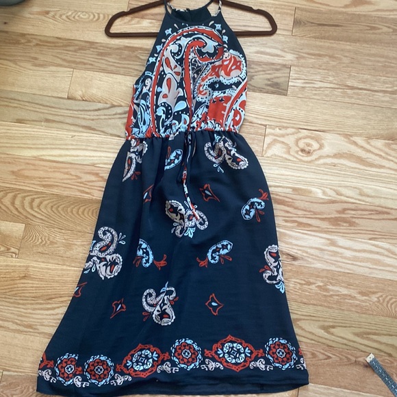 Lovely halter dress - Picture 10 of 11